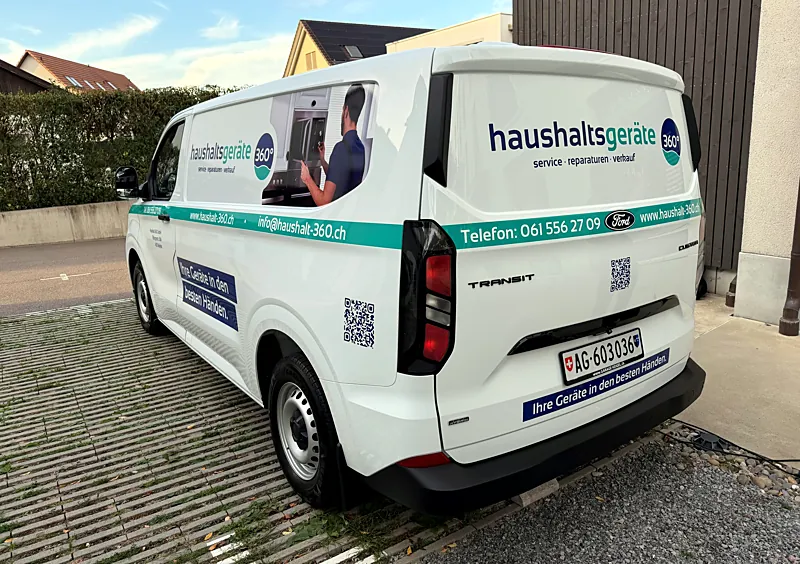 Servicewagen: Heck – Telefon, Website und QR-Code