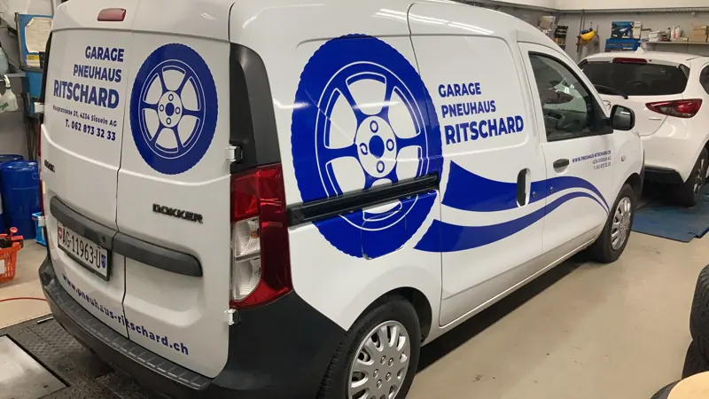 Garage Pneuhaus Ritschard – Fahrzeugbeschriftung