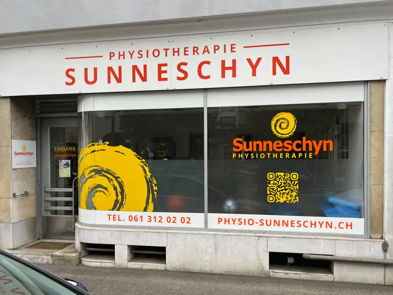 Schaufensterbeschriftung Physiotherapie Sunneschyn
